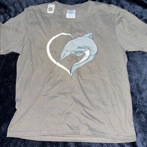 Dolphin Heart Gray Graphic T-Shirt (Youth S : 7/8)